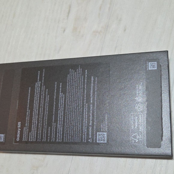 For sale is only the empty box with everything seen in Galaxy S25 Smartphone Box - Picture 8 of 9